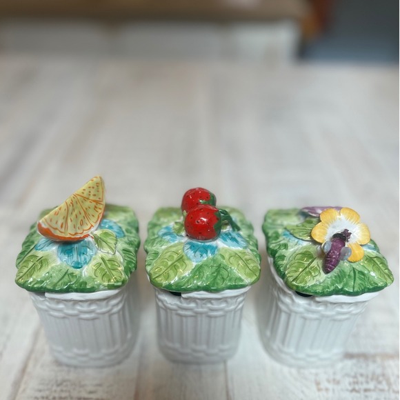 Set of 3 vintage Italian Ceramic jars w Fruit flower and insect decorative lids - Picture 5 of 10